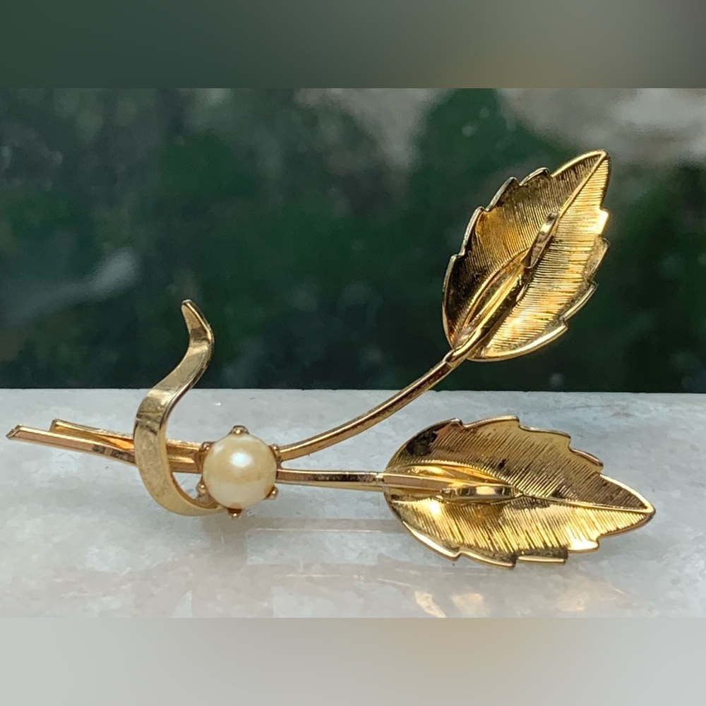 Vintage Gold Tone Leaf Brooch Faux Pearl Center Mid Century Nature Pin